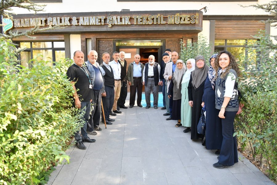 Yeşilyurt Belediyesi, Yaşlılar Gününde Büyüklerini Unutmadı!